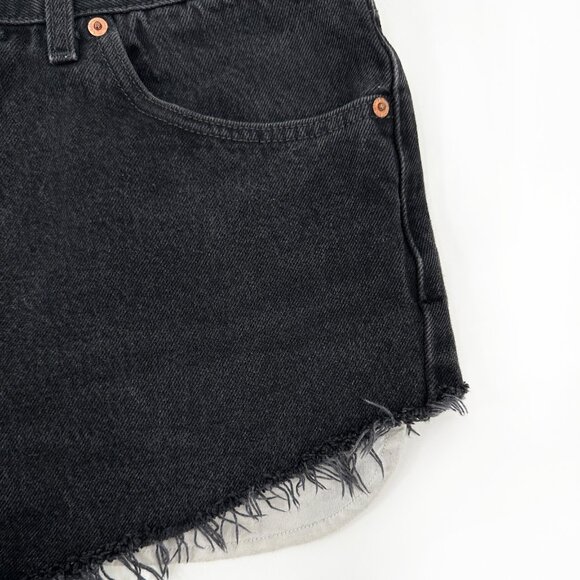 Vintage Levi's Levis 550 Relaxed Fit Black Frayed Raw Hem Denim Jean Shorts - Picture 3 of 6